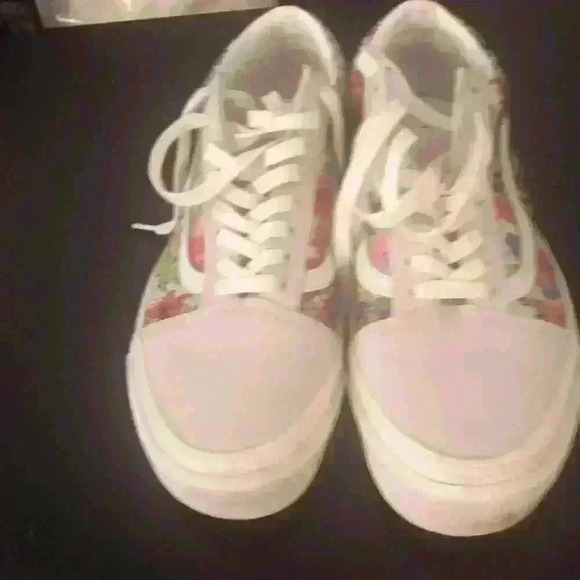 Vans leather old school with flowery pattern. Men’s size 10 in EUC. Worn once. - Picture 2 of 5